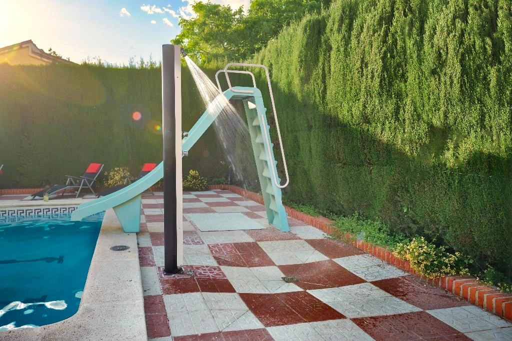 Tobogán de la piscina privada de Villa Granada Garden